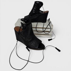 Lucky Brand Laser Cut Peep Toe Wedge Sandals Size 9M